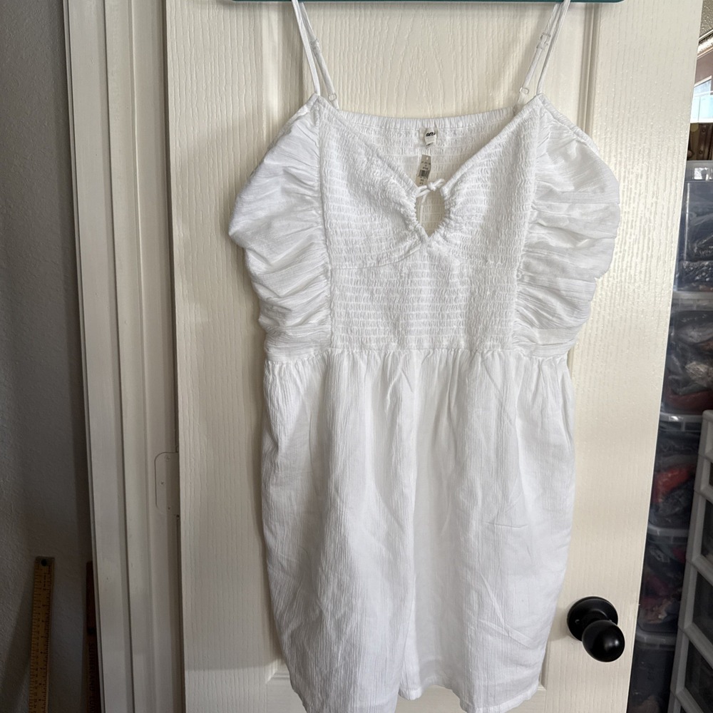 Arie White shorts One Piece  Romper Size XL NWT. Romper‎ Smocked 4773